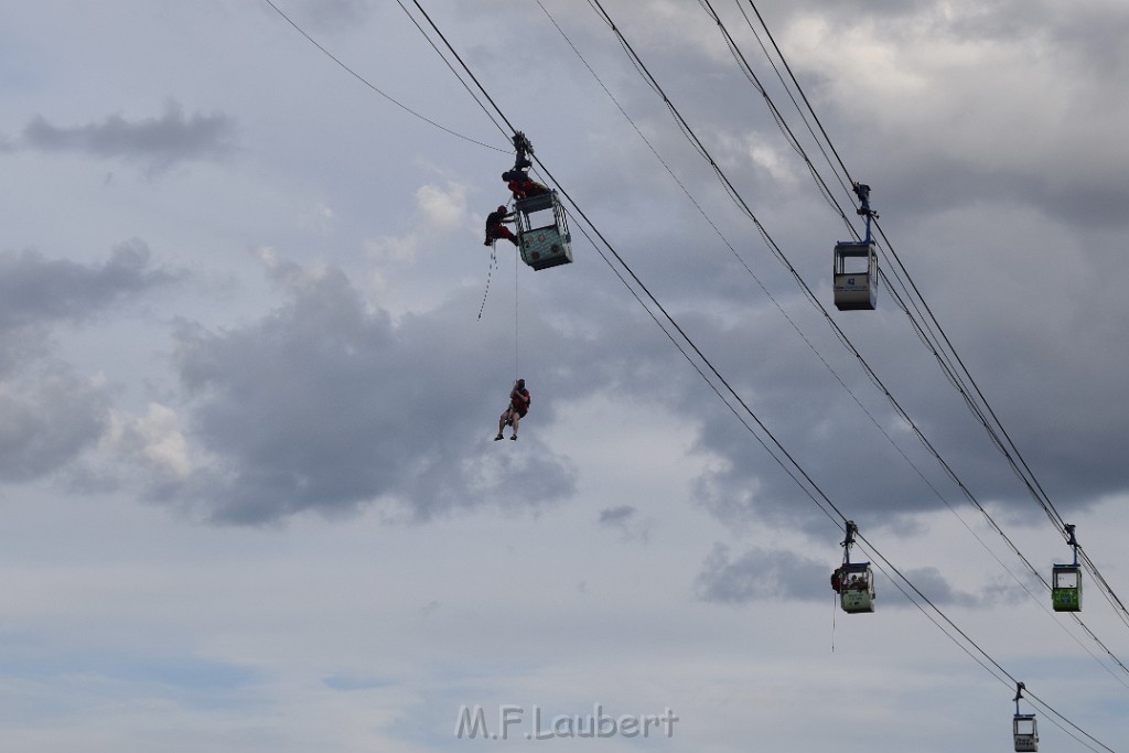 Koelner Seilbahn Gondel blieb haengen Koeln Linksrheinisch P634.JPG - Miklos Laubert